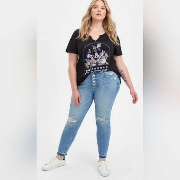 TORRID DISNEY Mickey Mouse & Friends Black Classic Fit Tee! NWT! - Picture 4 of 9